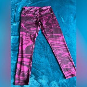 Women’s workout capris size Large-like new